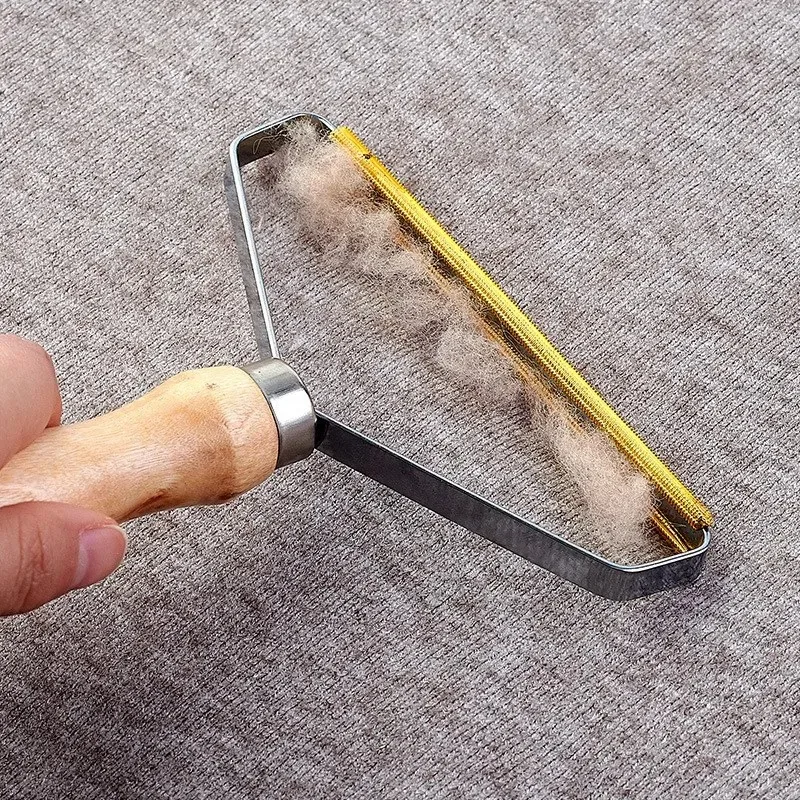 FURSWEEP utilisé sur un plaid